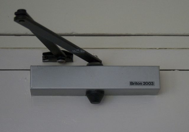 Briton 2003 door closer